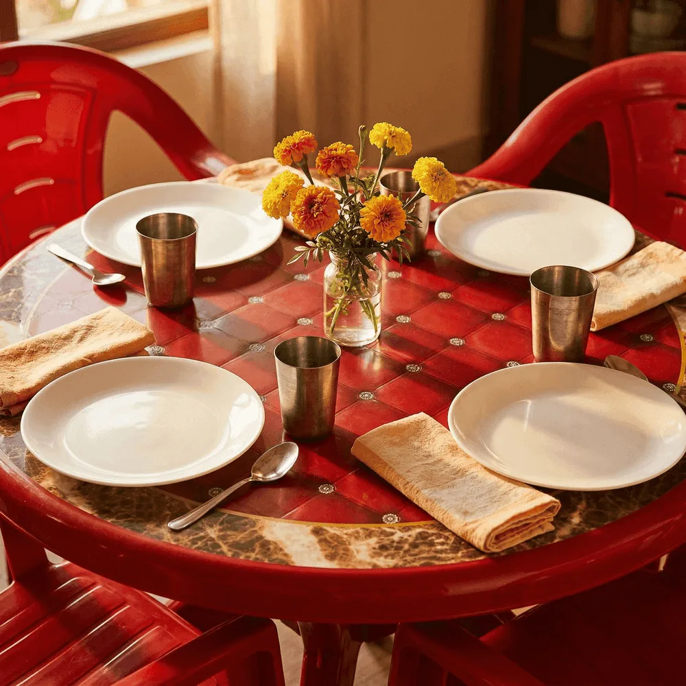 Prestige Royal Red - fully set for a meal